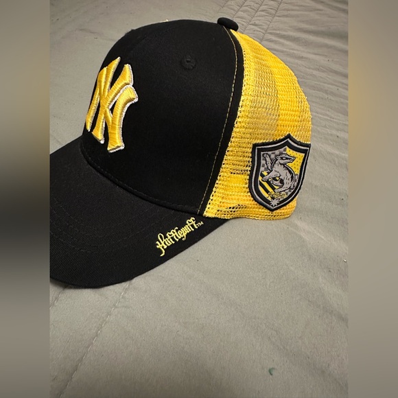 2024 Yankees Hufflepuff Harry Potter Cap - Picture 2 of 4